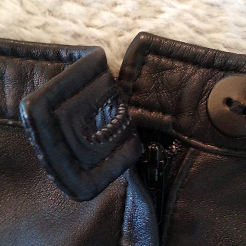 Exquisite Valentino Leather Skirt - Picture 7 of 16